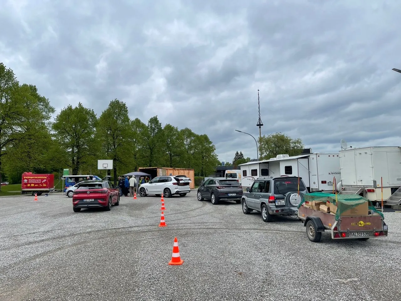 Schlange stehen für den guten Zweck: Aktenvernichtung mit Rotary und Dorr